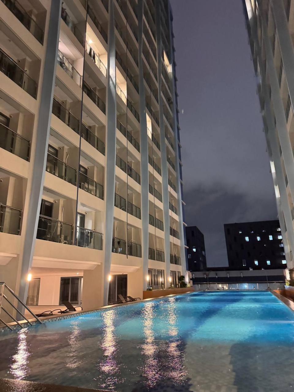 L Condotel Paranaque City Bagian luar foto