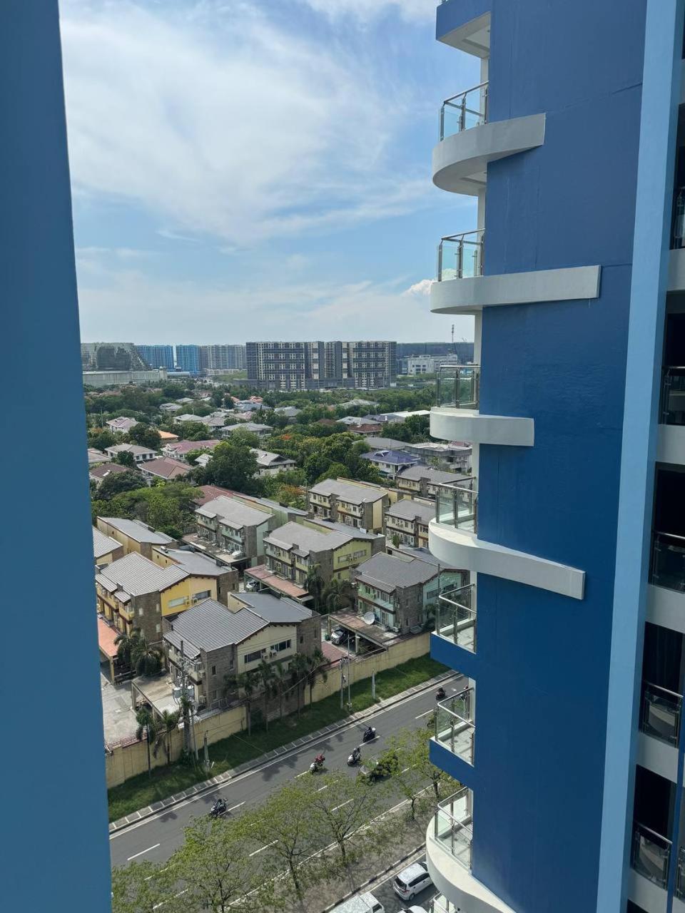 L Condotel Paranaque City Bagian luar foto