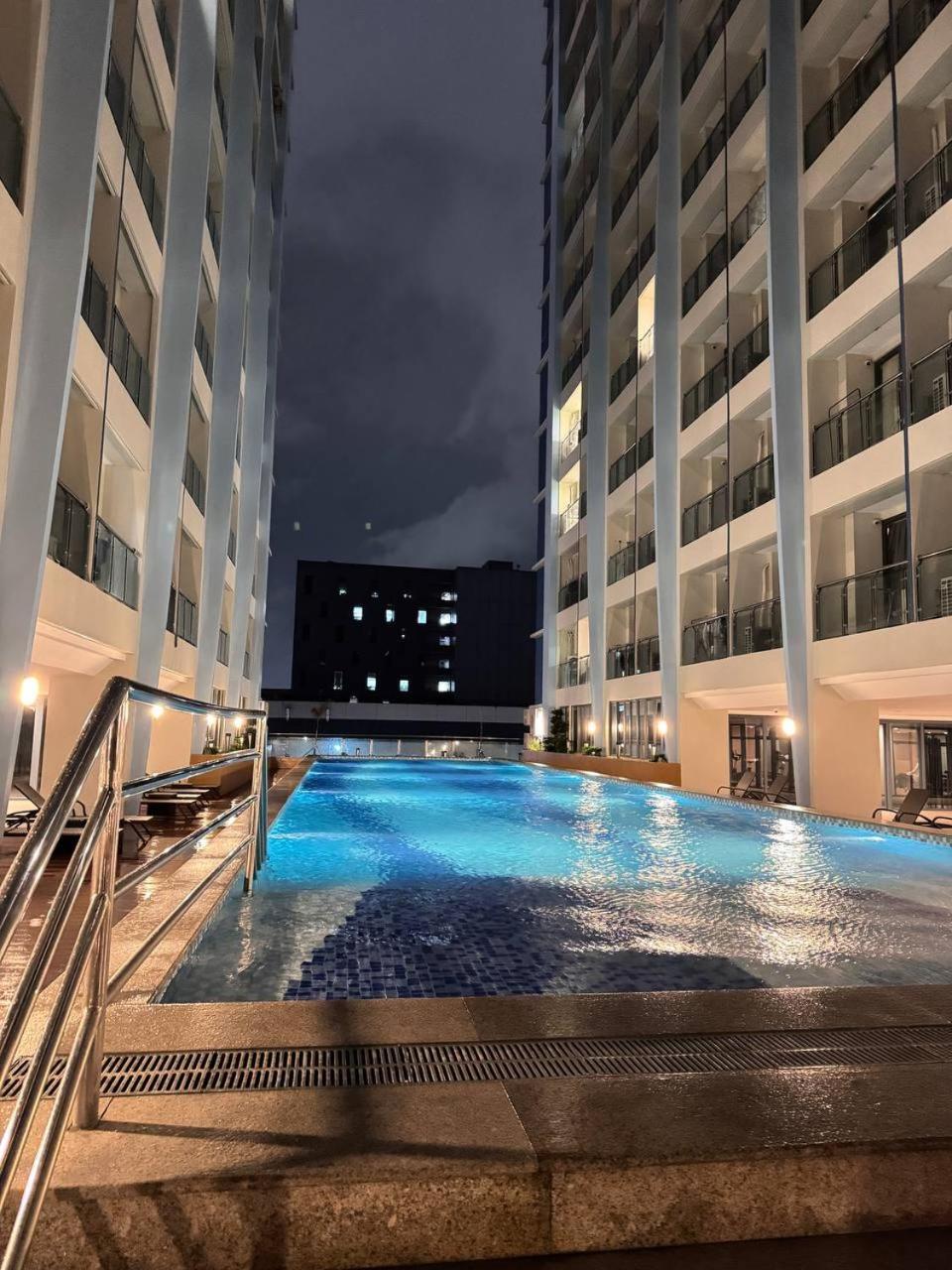 L Condotel Paranaque City Bagian luar foto