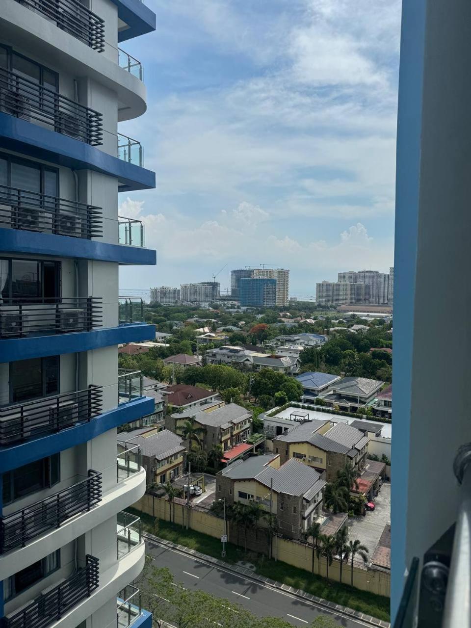 L Condotel Paranaque City Bagian luar foto
