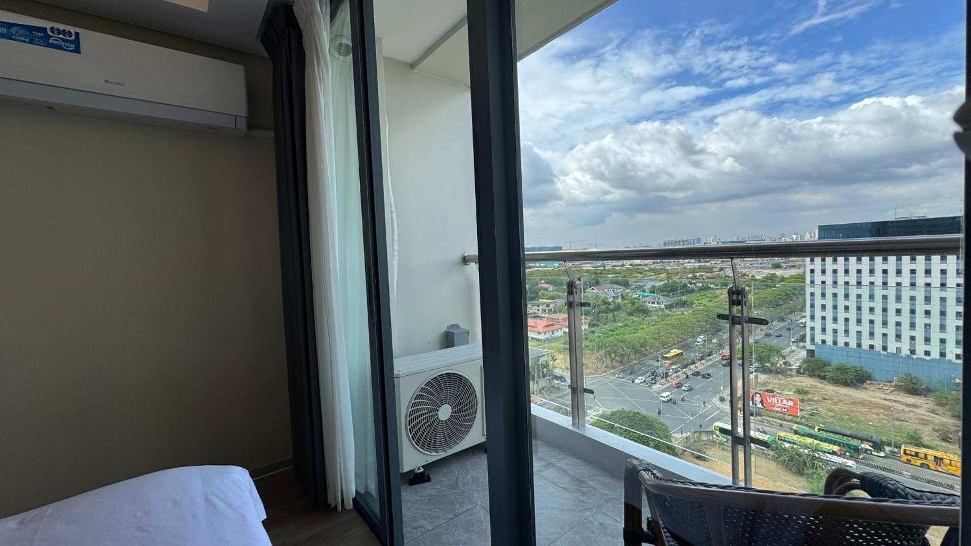 L Condotel Paranaque City Bagian luar foto