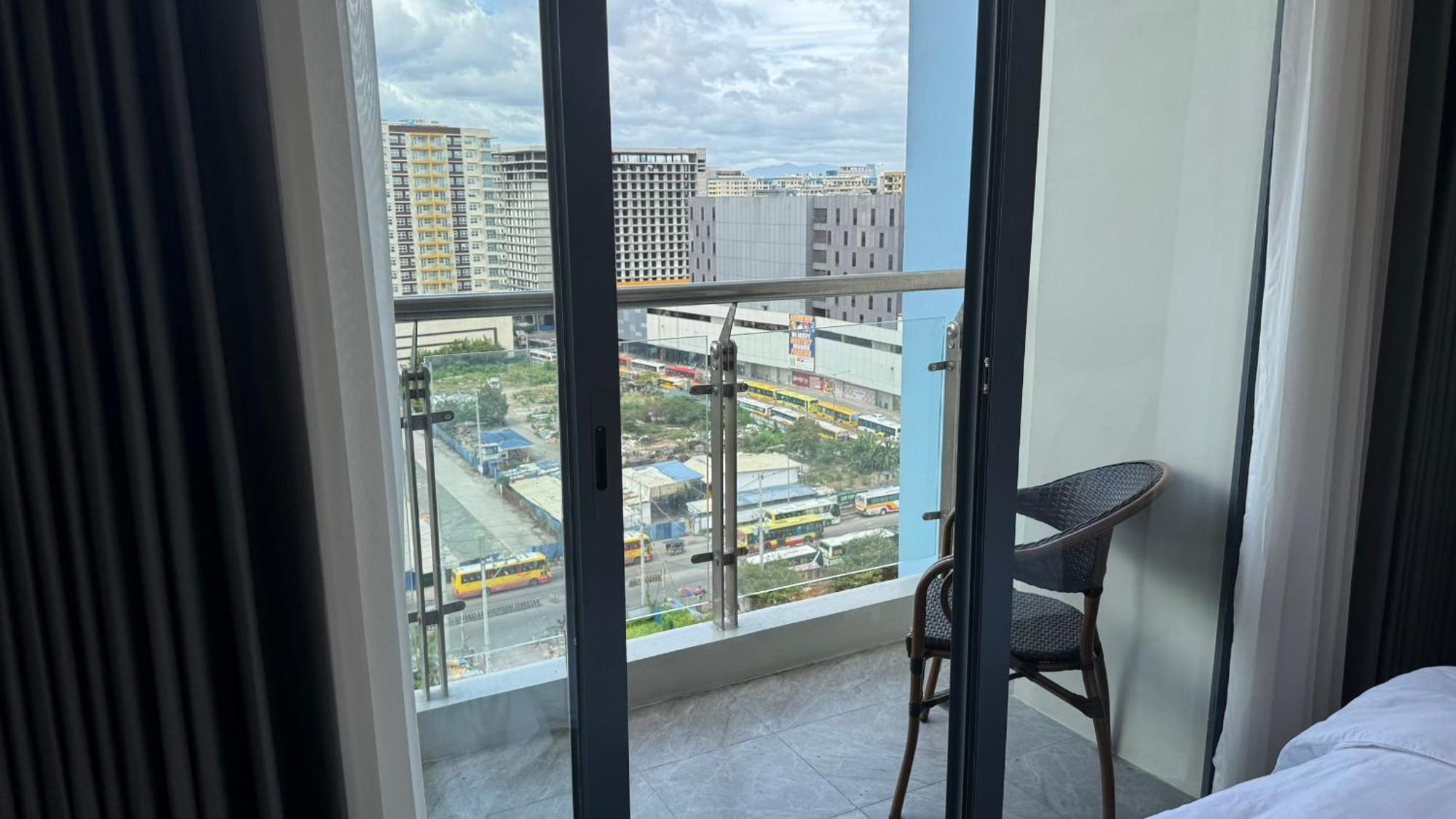 L Condotel Paranaque City Bagian luar foto