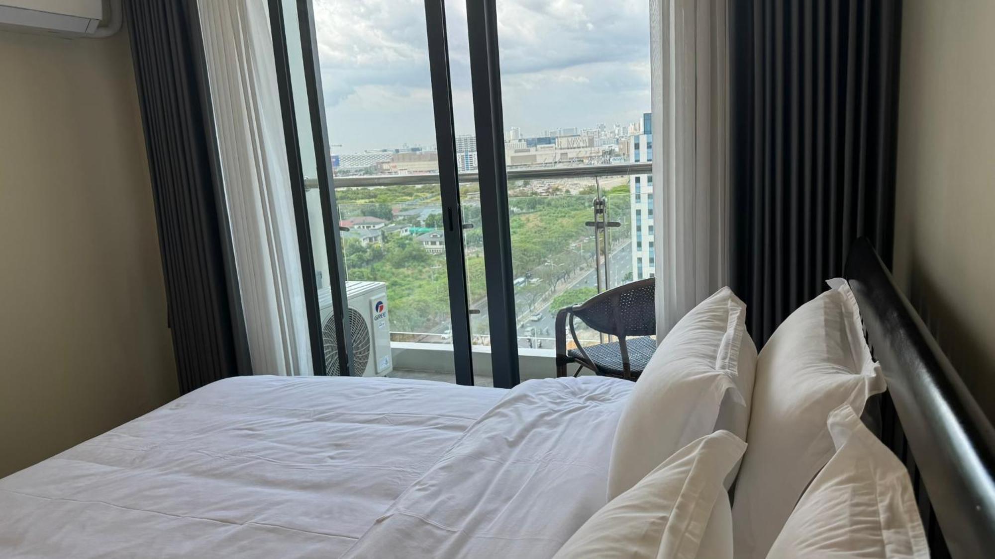 L Condotel Paranaque City Bagian luar foto