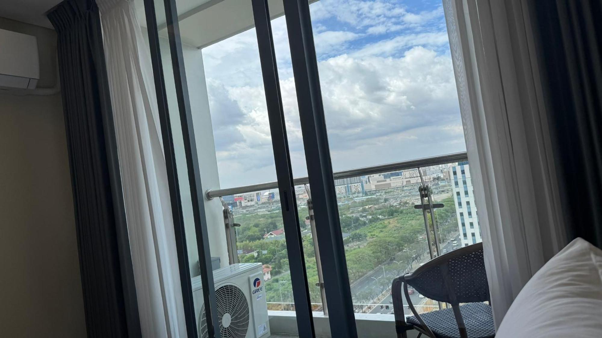 L Condotel Paranaque City Bagian luar foto